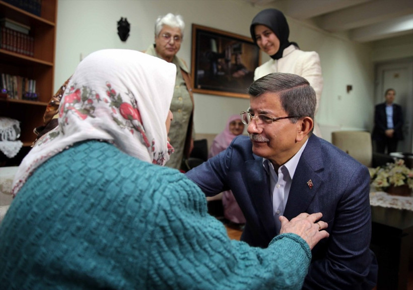 Davutoğlu çiftinden en anlamlı ziyaret! - Resim: 4