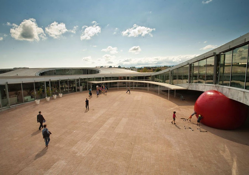 Bu kırmızı top dünyayı geziyor inanılmaz - Resim: 4