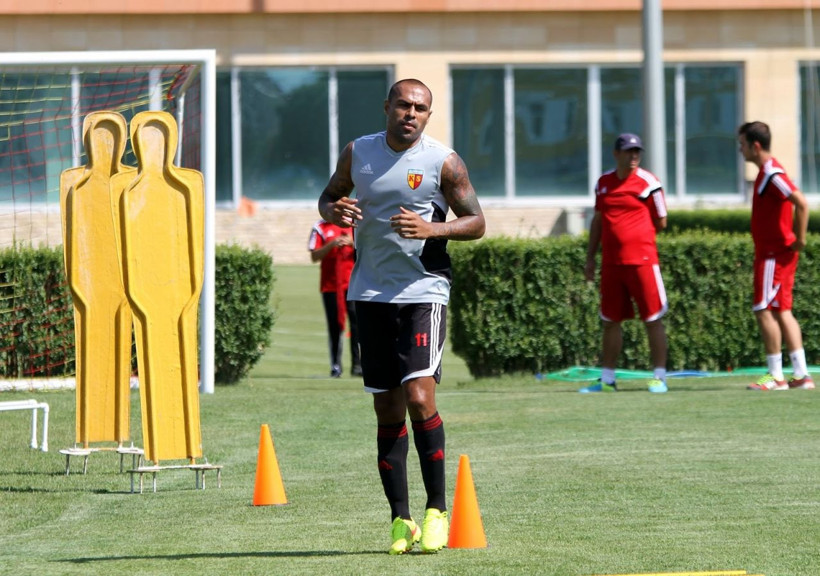 Mert Nobre yeşil sahalardan da Türkiye'den de kopamadı! - Resim: 1