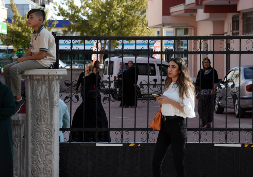 Konya'da 5 katlı apartmanda geniz yakan koku paniği - Resim: 1