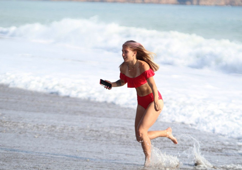 Antalya'da plajlarda koronavirüse aldırış etmediler! Rus turistler deniz keyfi yaptı - Resim: 3