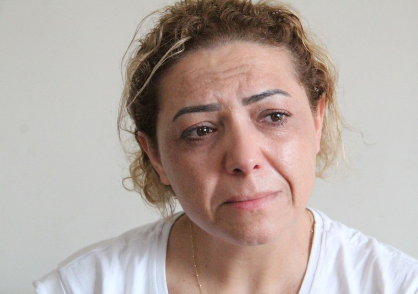 Hayatı çekilmez hale geldi kadın komşusu kapısına iğrenç şeyler bıraktı gözyaşları içinde anlattı - Resim: 1