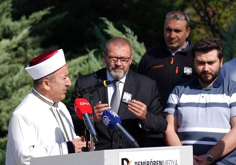 Güneri Cıvaoğlu son yolculuğuna uğurlandı! Usta gazetecinin vasiyetini eşi anlattı - Resim: 4