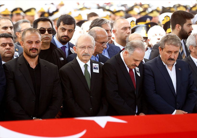 Kemal Kılıçdaroğlu saldırı sonrası ilk kez şehit cenazesine katıldı - Resim: 4