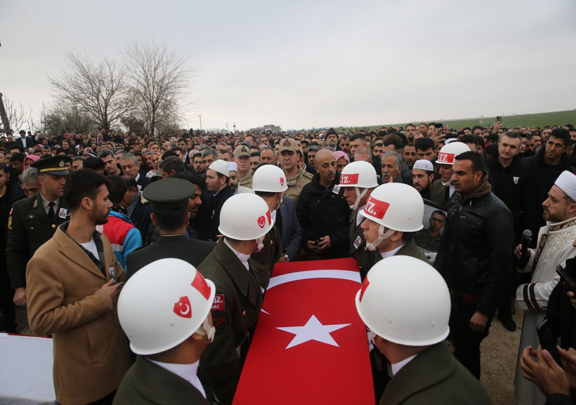 Türkiye şehitlerine ağlıyor! Şehitlerimiz son yolculuğuna uğurlandı - Resim: 2