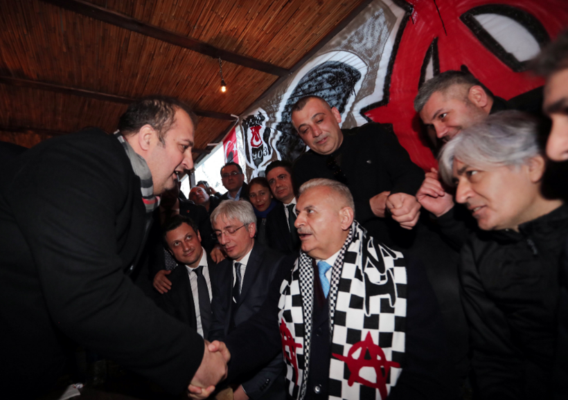 Çarşı'yı ziyaret eden Binali Yıldırım için bomba slogan - Resim: 2