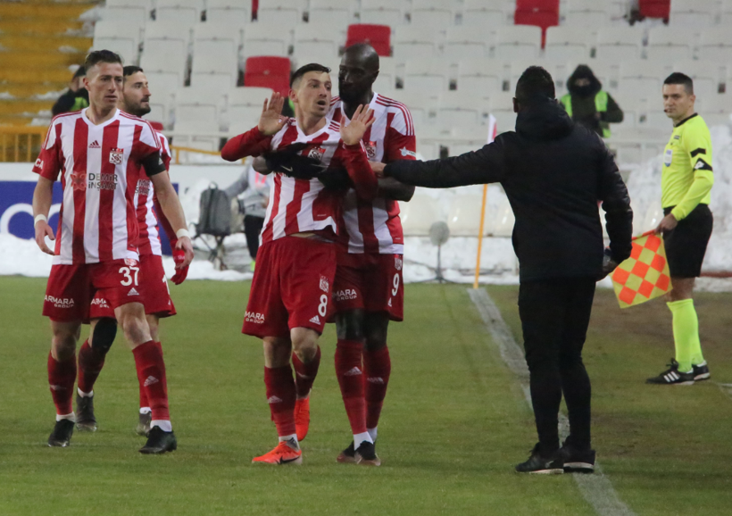 Mert Hakan Yandaş gol sevincinde Erol Bulut'a gönderme mi yaptı - Resim: 4