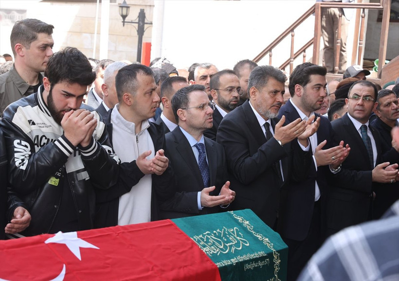 Kahramanmaraş okul katliamına ağlıyor! 9 öğrenci ve öğretmenin cenazesi kahretti - Resim: 4