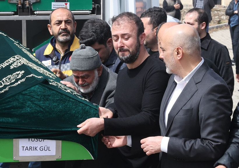 Kahramanmaraş okul katliamına ağlıyor! 9 öğrenci ve öğretmenin cenazesi kahretti - Resim: 3