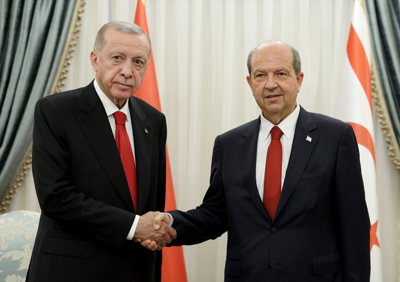Cumhurbaşkanı Erdoğan ilk resmi ziyareti için KKTC'de! Sevgi gösterileri ile karşılandı - Resim: 2