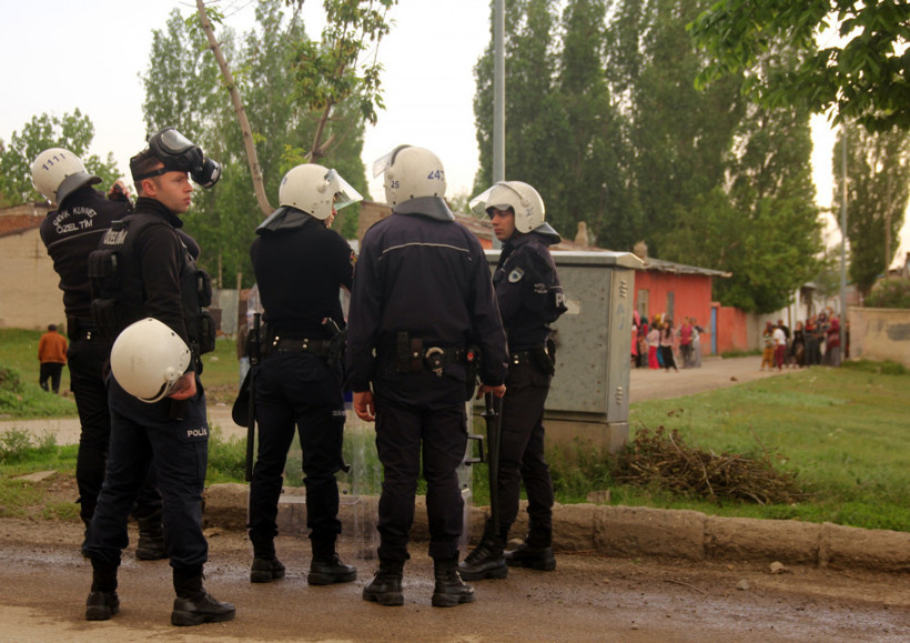 İki aşiretten 200 kişi birbirine girdi: Çok sayıda yaralı var! - Resim: 4