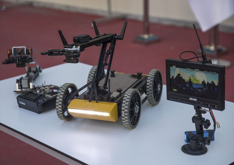 Lise öğrencilerinin bomba imha robotu 'Naim' tanıtıldı - Resim: 2