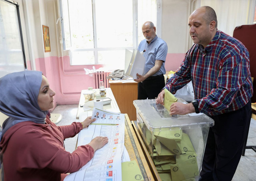 Türkiye sandık başında uzun kuyruklar oluştu! İşte güne damga vuran fotoğraflar - Resim: 2