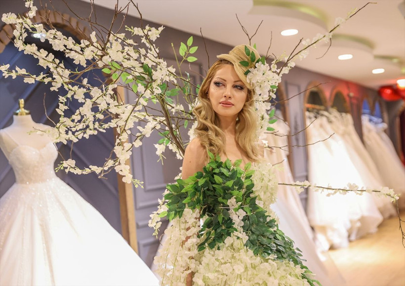 Diyarbakır'da Sevgililer Günü... Çiçeklerden tasarlanan gelinlikler sergilendi - Resim: 3