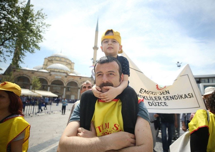 1 Mayıs İşçi Bayramı’ndan çok renkli kareler…. - Resim: 3