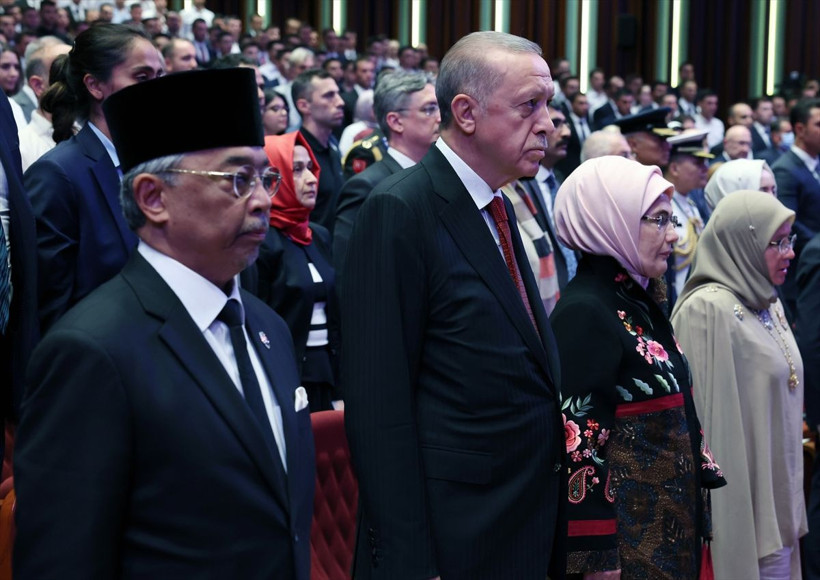 Cumhurbaşkanı Erdoğan, Malezya Kralı'na devlet nişanı verdi - Resim: 3