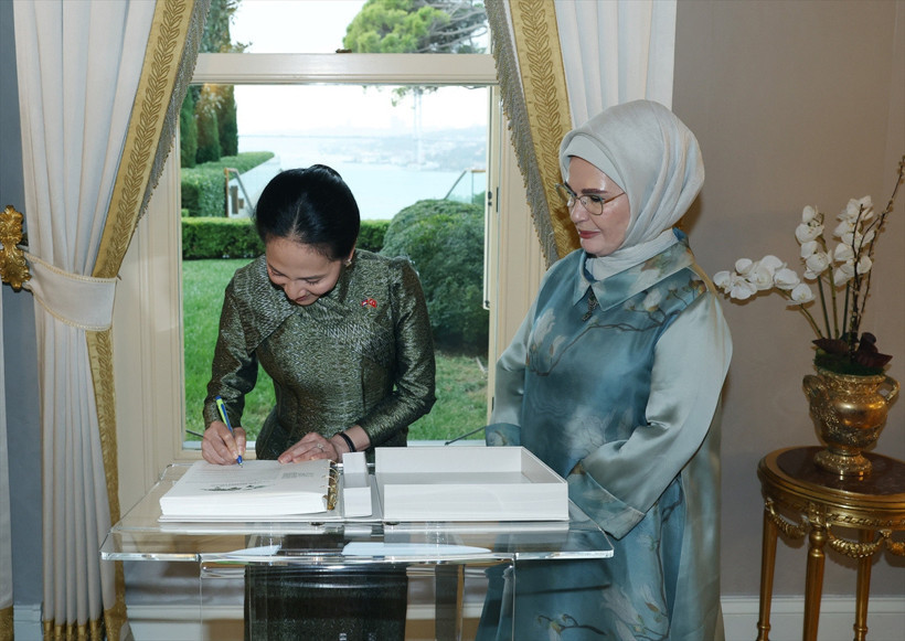 Emine Erdoğan, Pich Chanmony ile İstanbul'da buluştu - Resim: 0