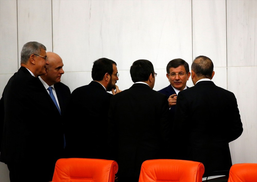 Davutoğlu Çavuşoğlu'na ısrarla ne gösterdi? - Resim: 3