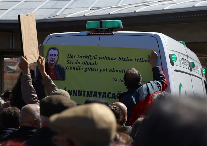 Tayfun Talipoğlu'nun cenazesi gözyaşlarıyla uğurlandı! - Resim: 4