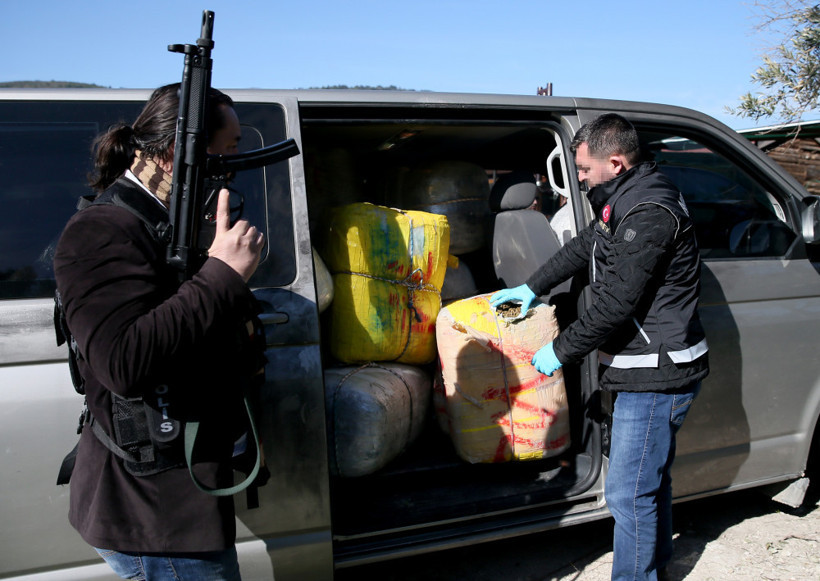 1,5 ton genetiği değiştirilmiş esrar ele geçirildi - Resim: 4