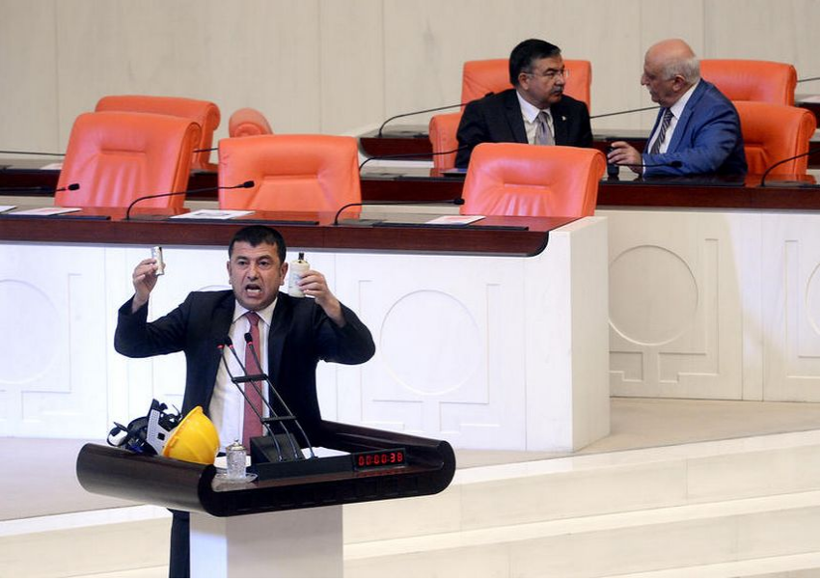 Meclis'te gaz maskesi taktı - Resim: 1