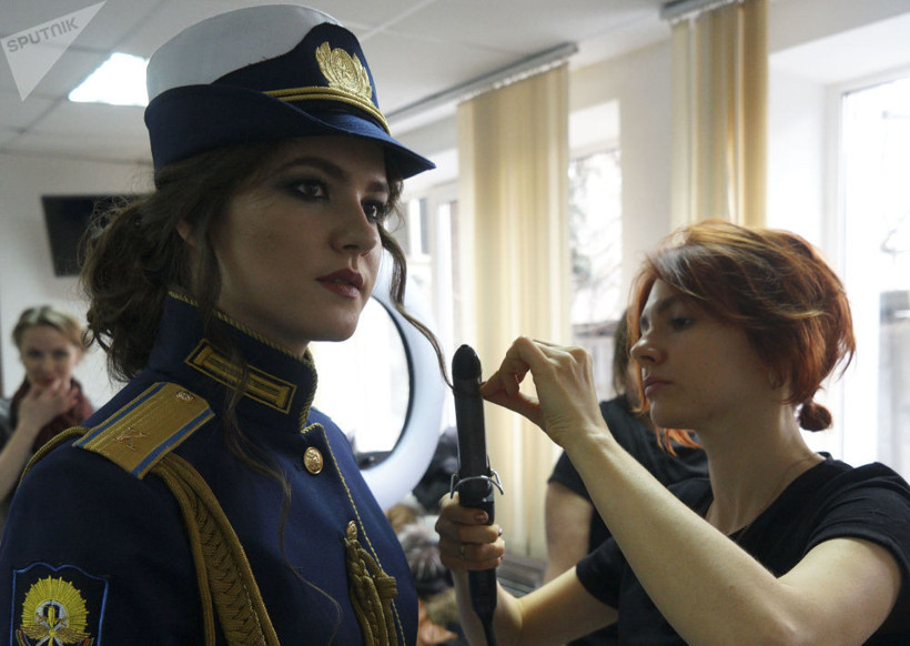 Rusya’nın apoletli güzelleri yarıştı - Resim: 4