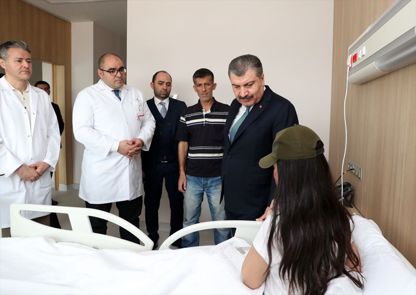 Yardım bekleyen Berfin Özek'e Sağlık Bakanı Fahrettin Koca'dan destek - Resim: 1