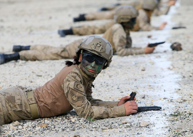 Türkiye'nin ilk kadın komando astsubayları başörtülüler de var - Resim: 4