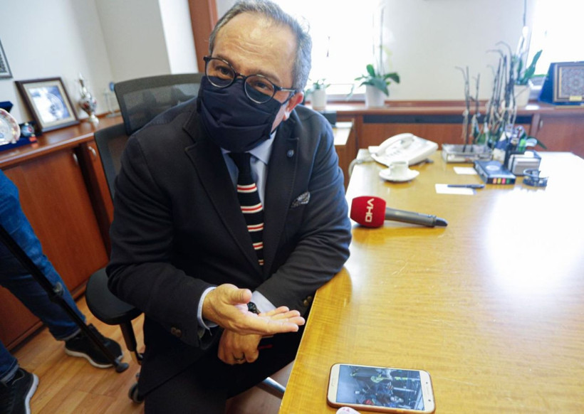 Otobüste telefondaki kişiye Covid-19 testinin pozitif çıktığını söyledi yolcular duyunca... - Resim: 2