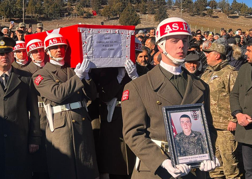 Türkiye şehitlerini uğurladı! 6 ilden feryat sesleri yükseldi, gözyaşları sel oldu - Resim: 3
