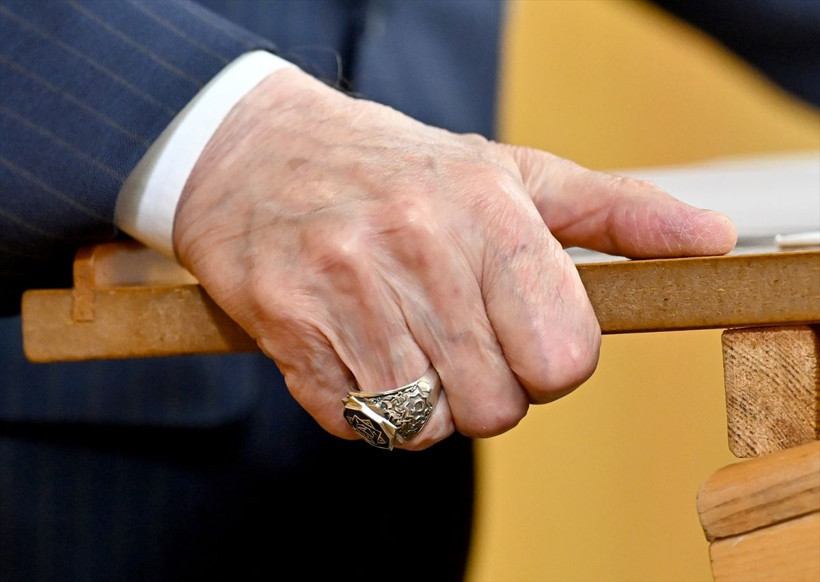 MHP lideri Devlet Bahçeli'nin rozet ve yüzüğü dikkat çekti! - Resim: 4