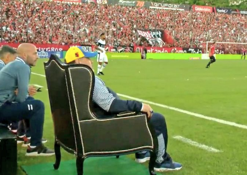 Maradona'ya özel taht yaptılar yer yerinden oynadı - Resim: 2