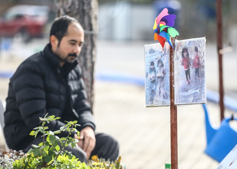 1 yıldır her gün mezara kahve götürüyor çocuklarına ise... - Resim: 4