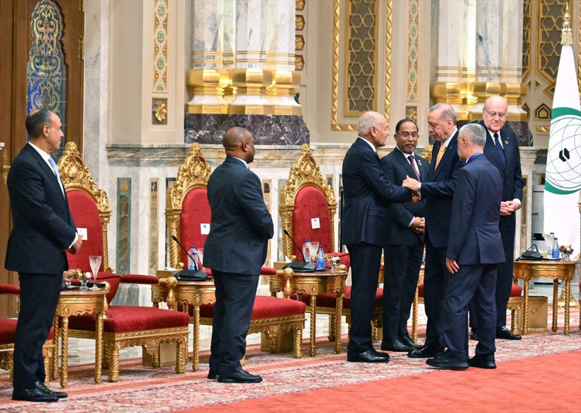 Cumhurbaşkanı Erdoğan tek tek selamlaştı! D-8 Zirvesi'nden dikkat çeken fotoğraflar - Resim: 3