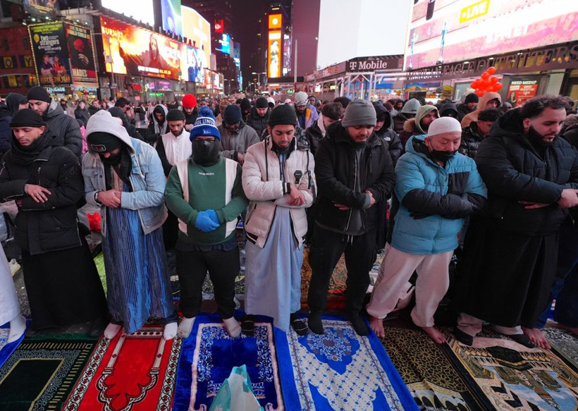 Ünlü Times Meydanı'nda iftar programı düzenlendi - Resim: 1