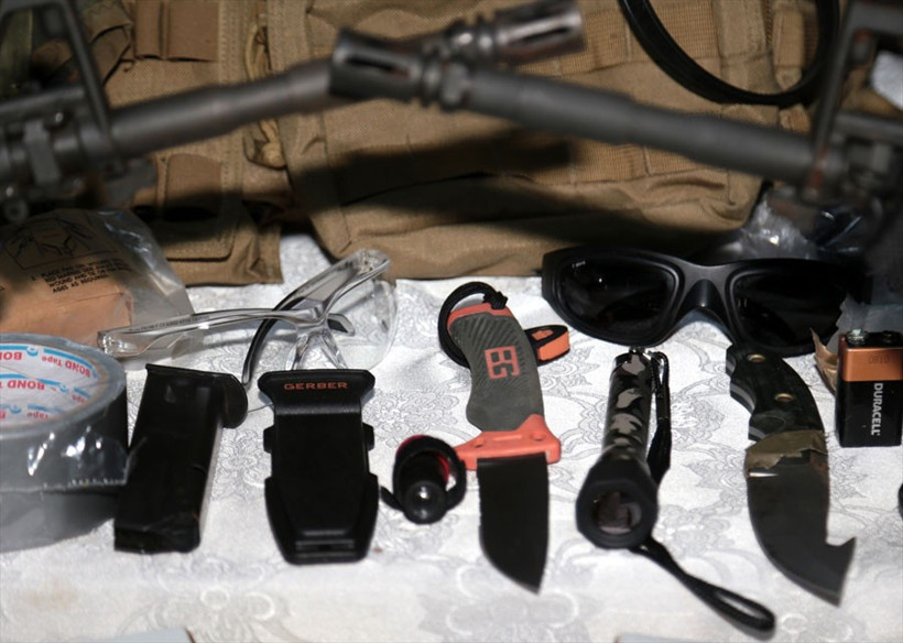 FETÖ'cü eski SAT komandosunun evinden çıkanlara bakın! - Resim: 4