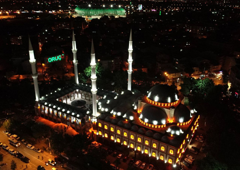 Bursa'da 'Kadir Gecesi'nde camiler doldu - Resim: 2