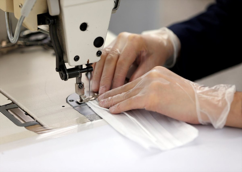 Hulusi Akar talimat verdi Bakanlığa bağlı fabrikalarda maske üretimi arttı - Resim: 4