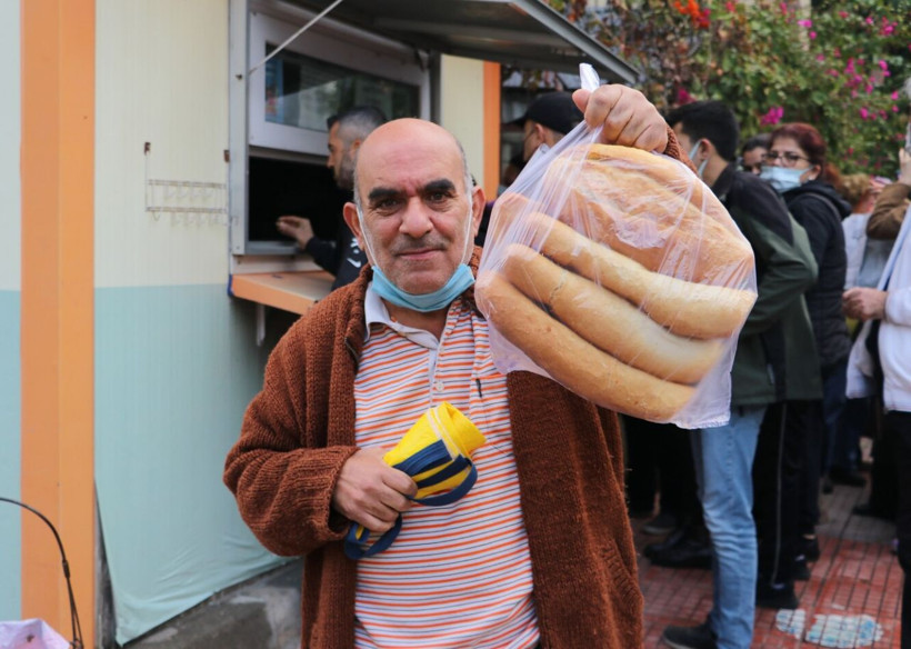 Adana'da zamlar sonrası metrelerce kuyruk oluştu: Alamayan oluyor - Resim: 3