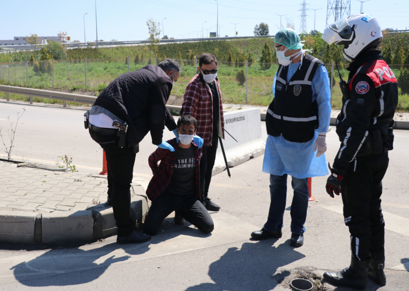 Koronavirüs testi pozitif çıktı, hastaneden kaçıp polislere dehşet yaşattı - Resim: 2