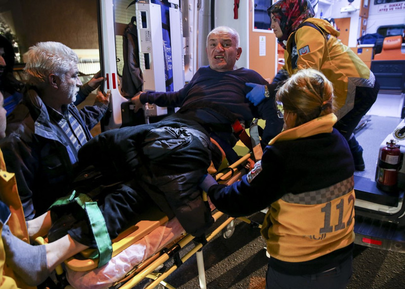 Ankara'da yol ortasına yatan kişi zor anlar yaşattı - Resim: 2