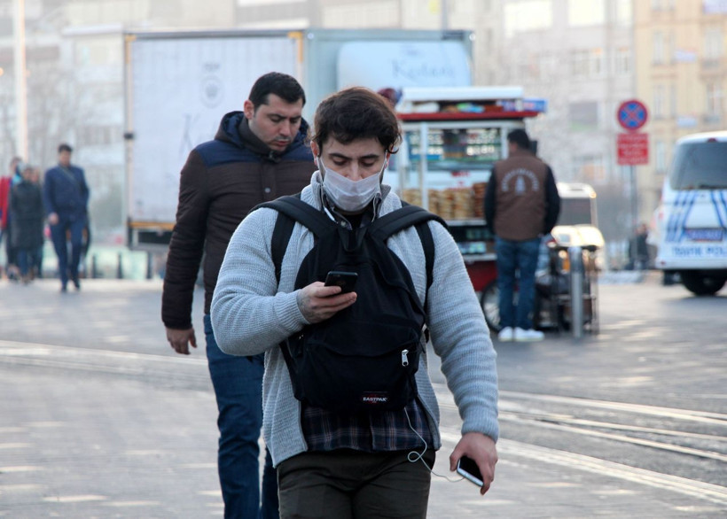 Taksim Meydanı'nda maskeli 'koronavirüs' önlemleri - Resim: 2