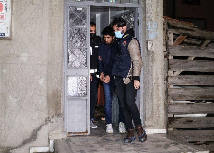 İstanbul ve Adana'da PKK'ya gece yarısı baskını! 51 kişi gözaltına alındı - Resim: 1
