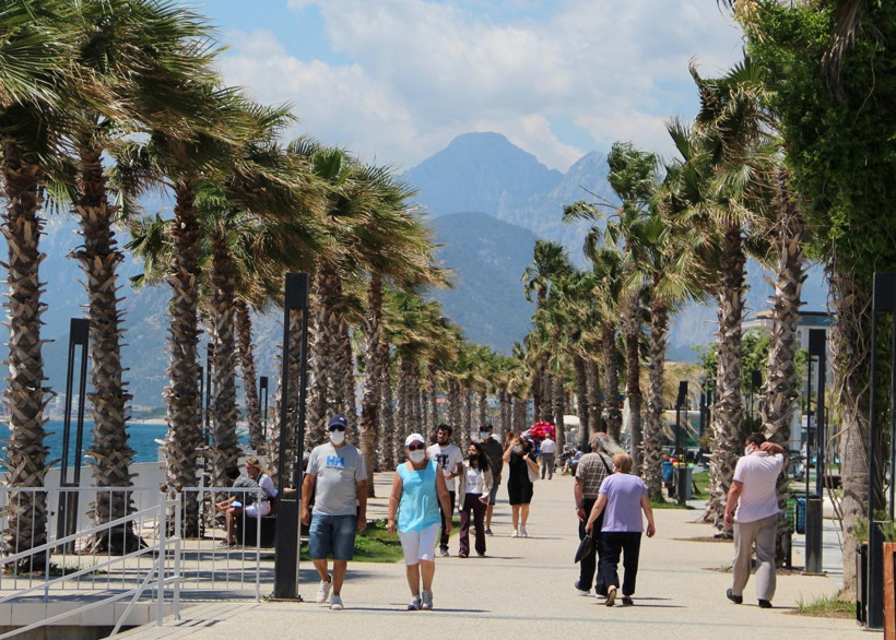 17 günün sonunda plajlara akın ettiler! Antalya Mersin'de salgın unutuldu - Resim: 4