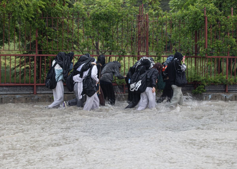 Dikkat çok kuvvetli olacak! Meteoroloji 20 şehri uyardı sağanak yağış bekleniyor! Ankara, Antalya, İzmir... - Resim: 4