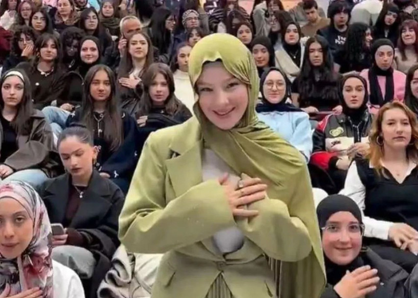 Nihat Hatipoğlu’nun oğlu ile çektiği videolarla tanınmıştı! Canlı yayın kazancı olay oldu - Resim: 2