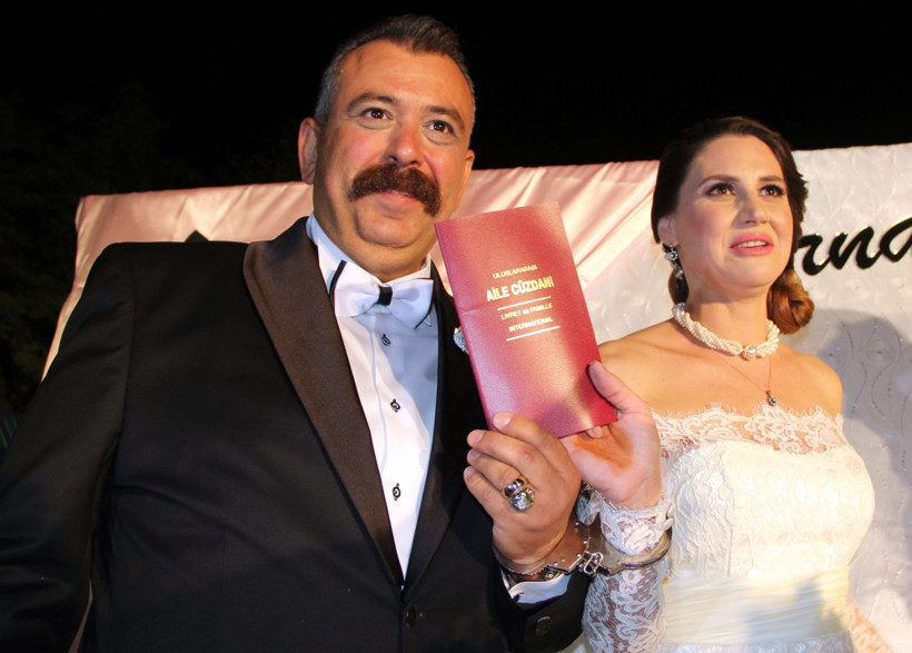 Evlenen savcıya emniyet müdürü kelepçe taktı! - Resim: 4