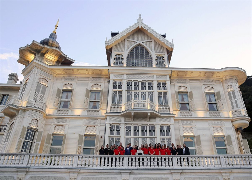 Emine Erdoğan basketi attı hediyeyi kaptı - Resim: 3