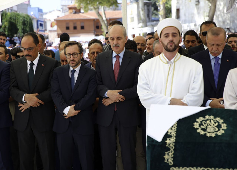 Ünlü yazar Şule Yüksel Şenler'e veda! Erdoğan bırakmak istemedi cenaze arabasıyla gitti - Resim: 4