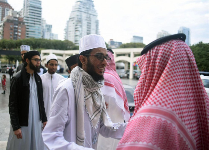 Tangonun başkentinde bayram namazı - Resim: 1